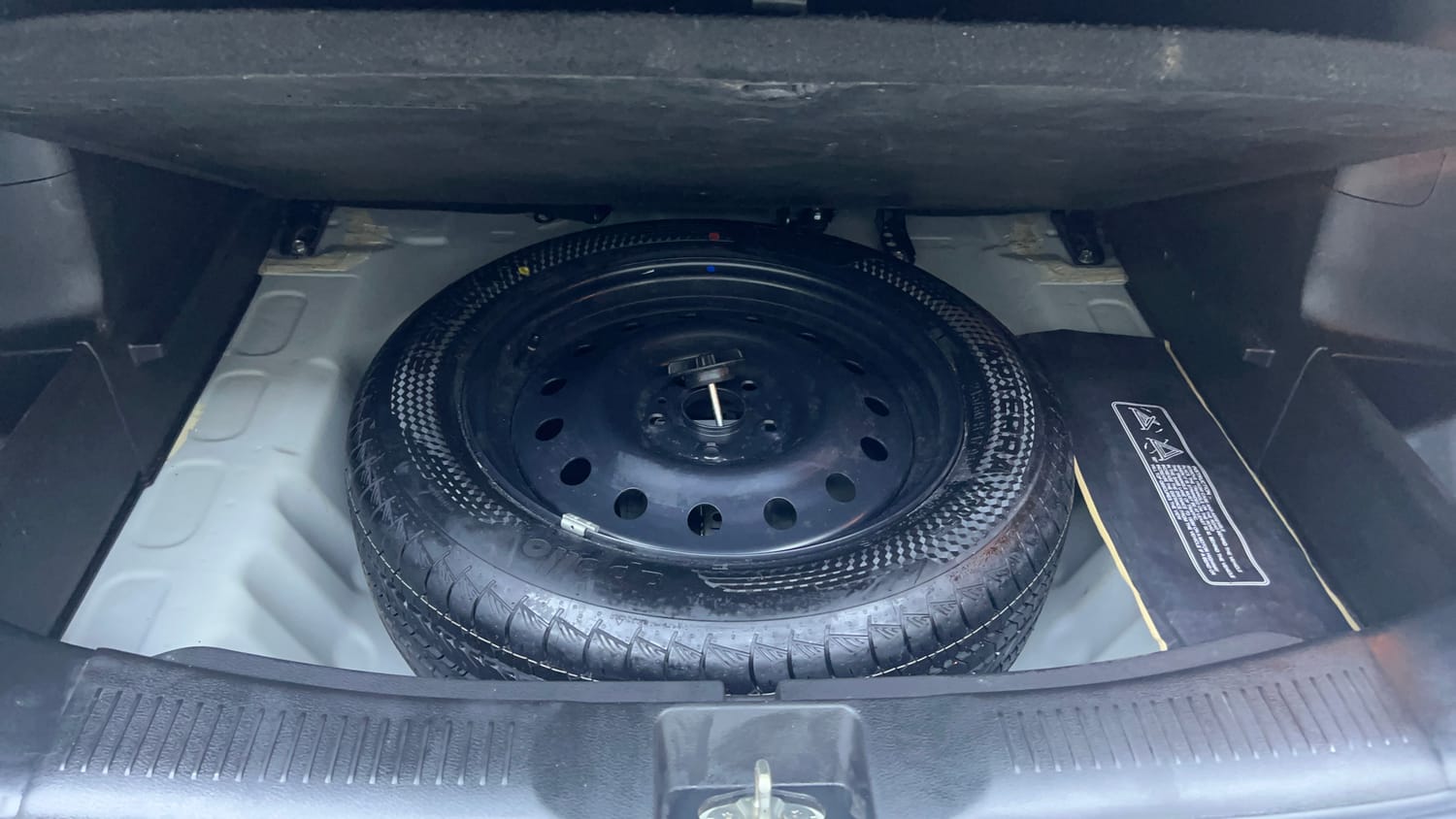 Used 2023 Maruti Suzuki Grand Vitara Delta Smart Hybrid AT Petrol Automatic tyres SPARE TYRE VIEW
