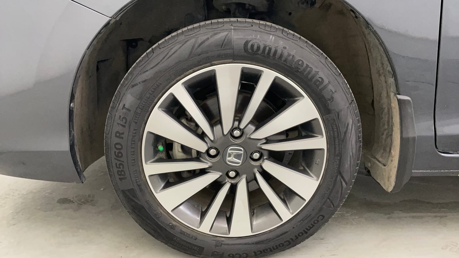 Used 2024 Honda City V Petrol MT Petrol Manual tyres LEFT FRONT TYRE RIM VIEW