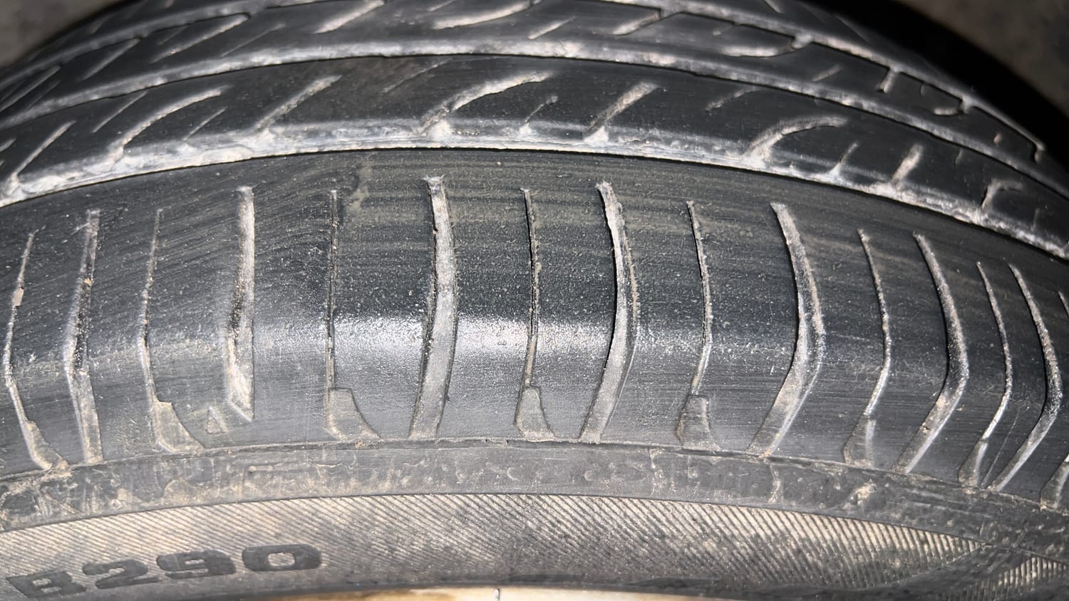 Used 2016 Honda City V Petrol Manual tyres LEFT FRONT TYRE TREAD VIEW
