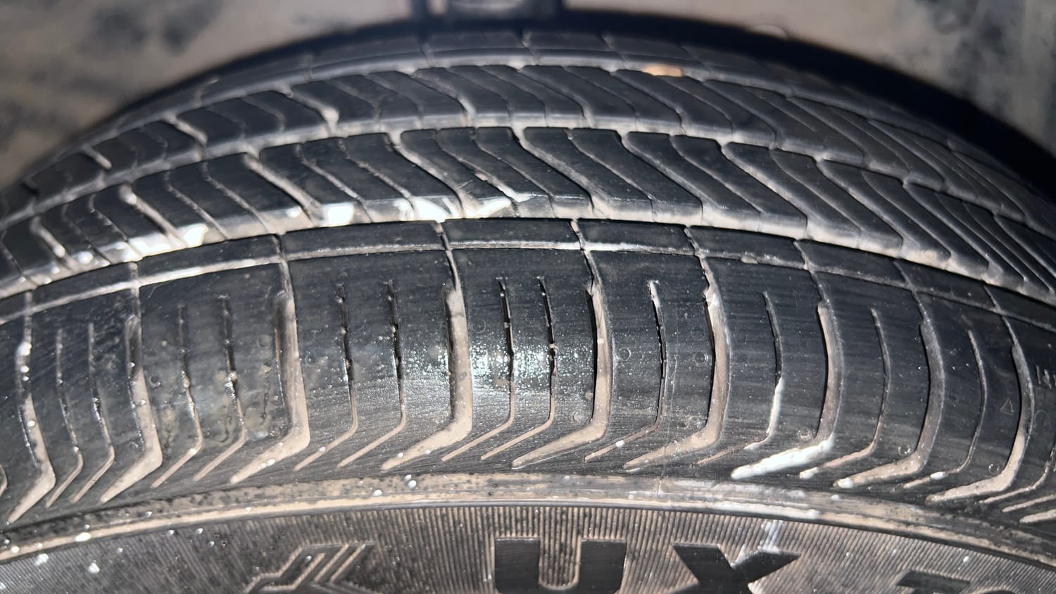 Used 2012 Maruti Suzuki Swift Dzire VXI Petrol Manual tyres RIGHT FRONT TYRE TREAD VIEW