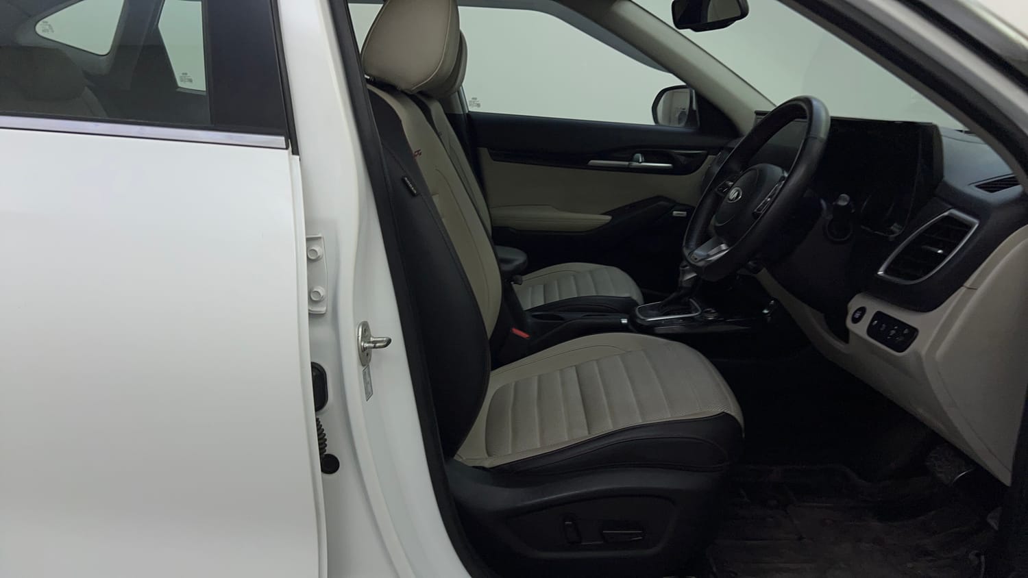Used 2020 kia Seltos GTX Plus DCT 1.4 Petrol Automatic interior RIGHT SIDE FRONT DOOR CABIN VIEW