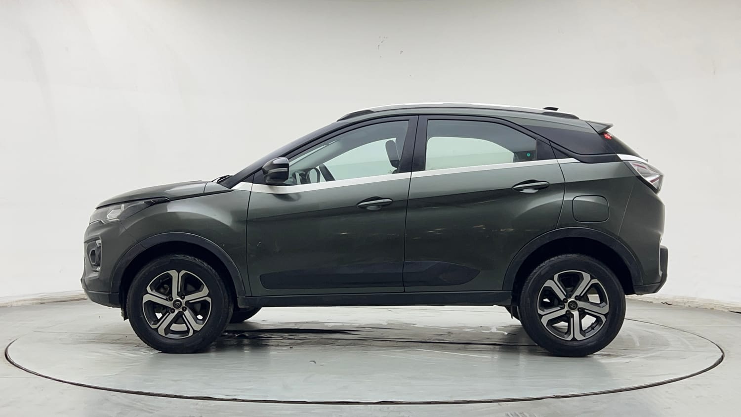 Used 2021 Tata Nexon XZ Plus Petrol Manual exterior LEFT SIDE VIEW
