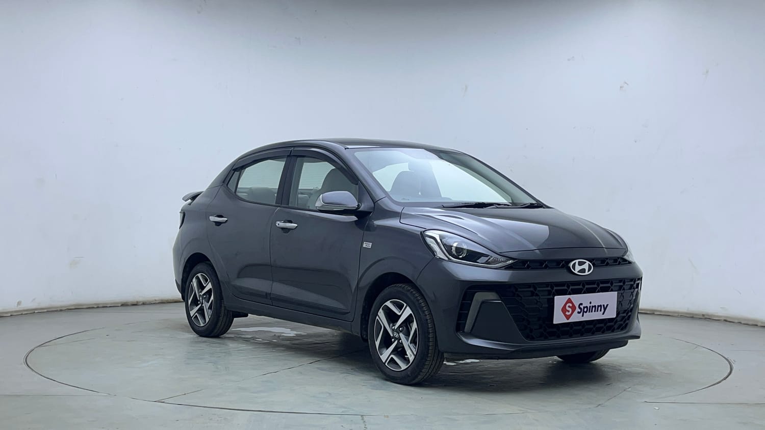 Used 2026 Hyundai Aura SX Plus 1.2 AMT Petrol Petrol Automatic exterior RIGHT FRONT CORNER VIEW