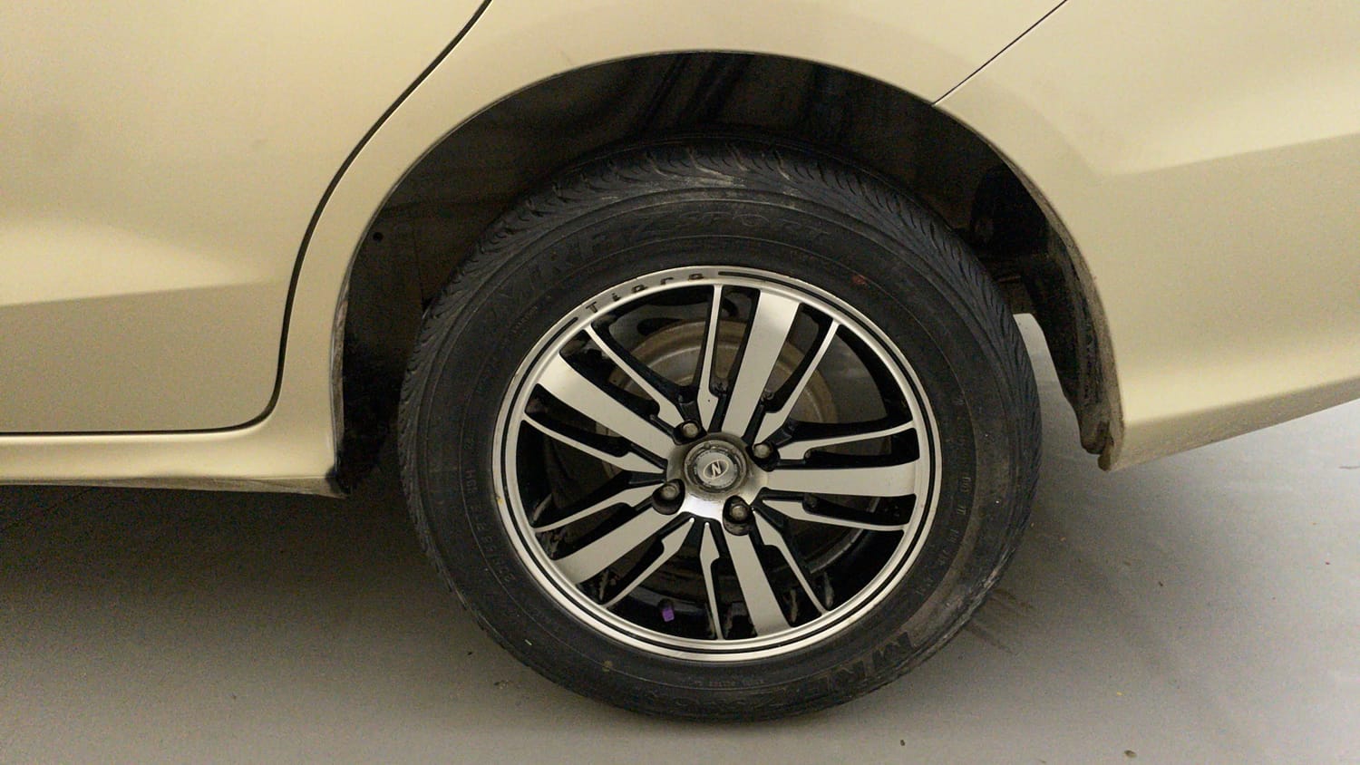 Used 2015 Honda Mobilio S Petrol Petrol Manual tyres LEFT REAR TYRE RIM VIEW