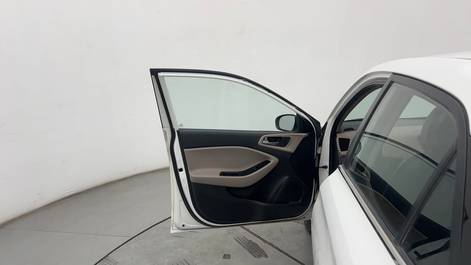 Used 2018 Hyundai Elite i20 Magna Executive 1.2 Petrol Manual interior LEFT FRONT DOOR OPEN VIEW