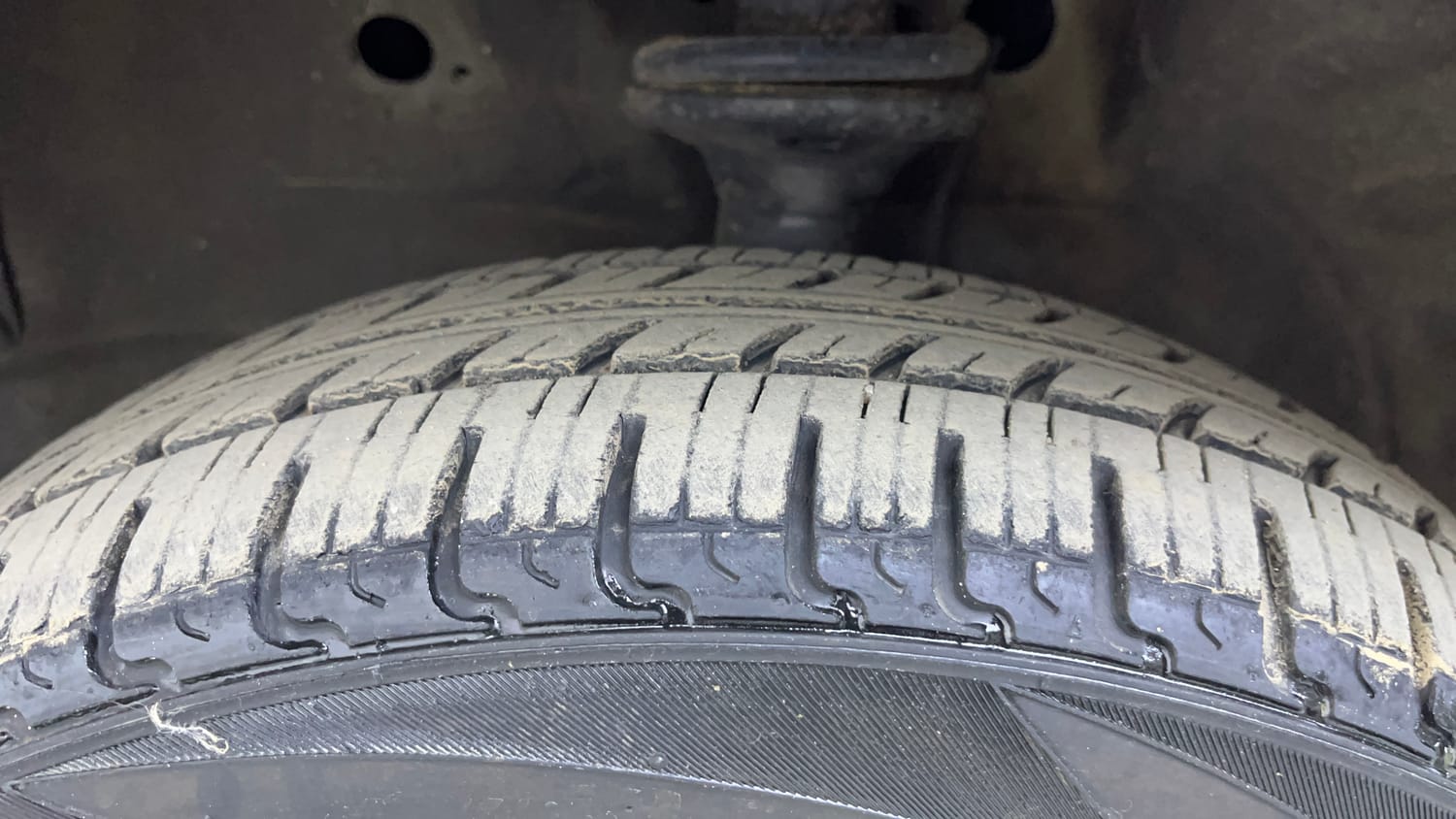Used 2012 Maruti Suzuki Wagon R 1.0 VXi Petrol Manual tyres LEFT FRONT TYRE TREAD VIEW