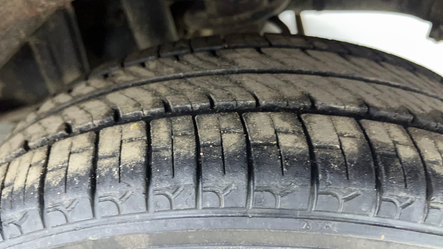 Used 2015 Maruti Suzuki Alto K10 VXi Petrol Manual tyres LEFT REAR TYRE TREAD VIEW