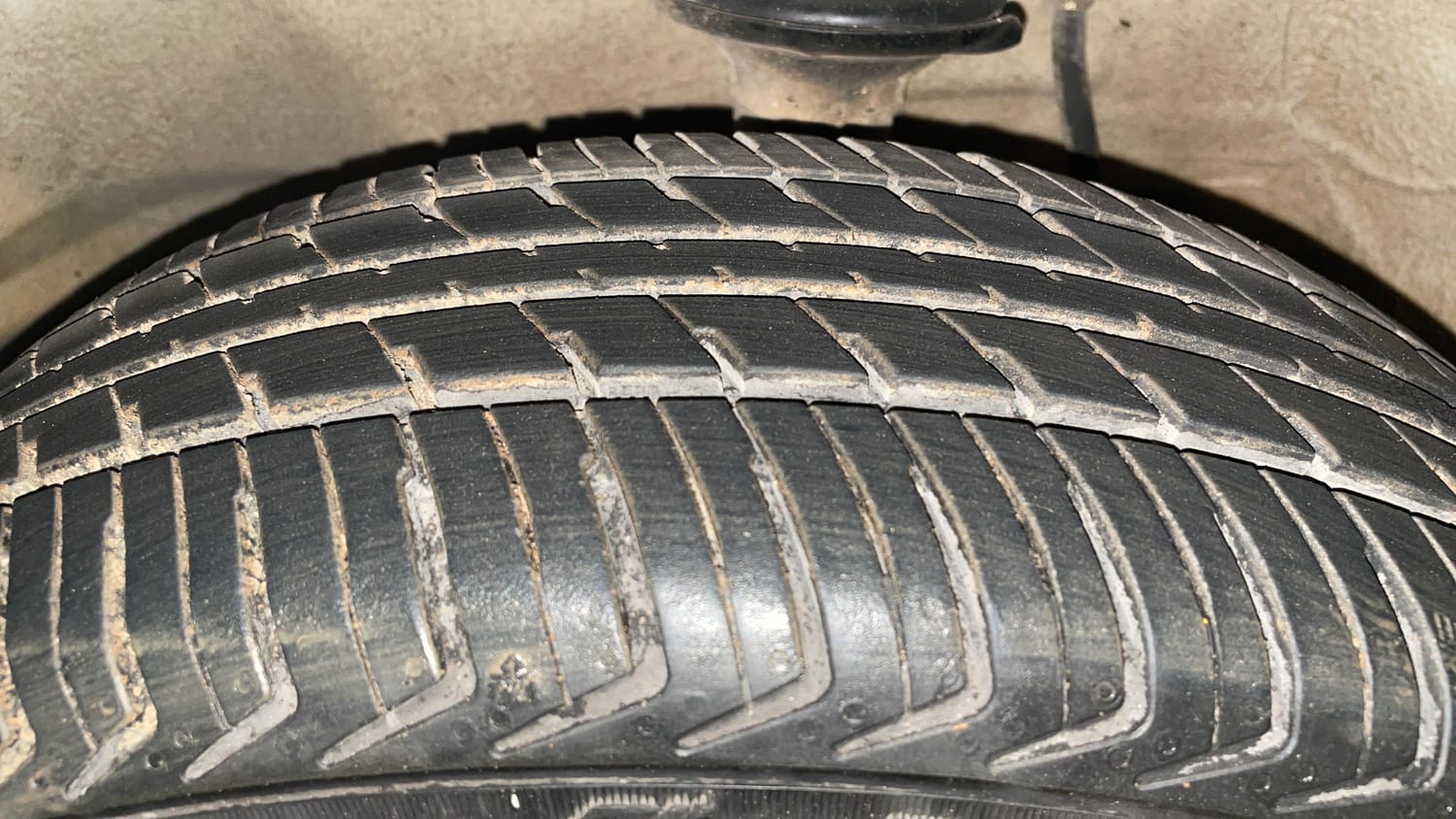 Used 2015 Maruti Suzuki Alto K10 VXi Petrol Manual tyres LEFT FRONT TYRE TREAD VIEW