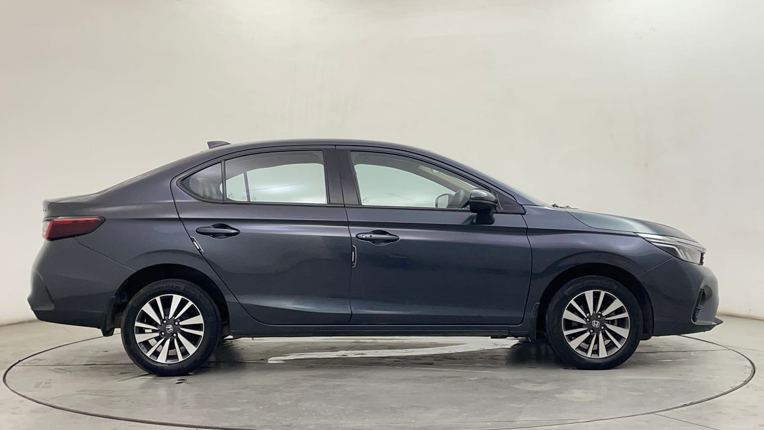 Used 2024 Honda City V Petrol MT Petrol Manual exterior RIGHT SIDE VIEW