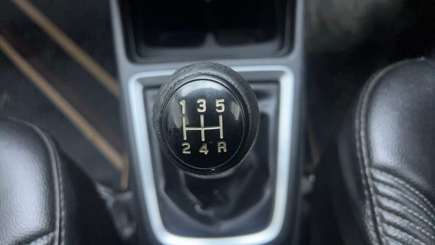 Used 2022 Maruti Suzuki Swift VXi Petrol Manual interior GEAR  KNOB VIEW