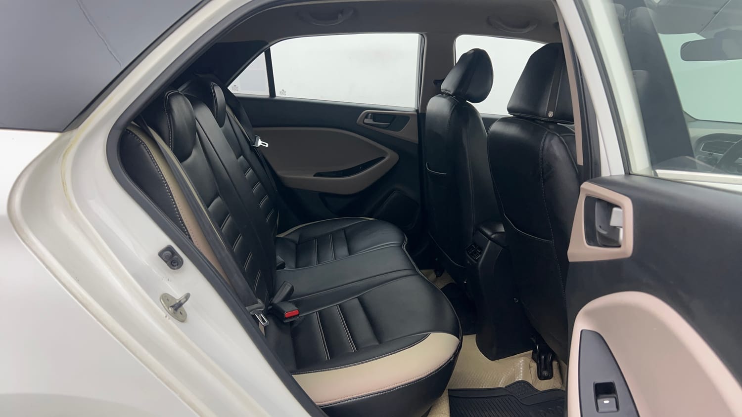 Used 2018 Hyundai Elite i20 Magna Executive 1.2 Petrol Manual interior RIGHT SIDE REAR DOOR CABIN VIEW