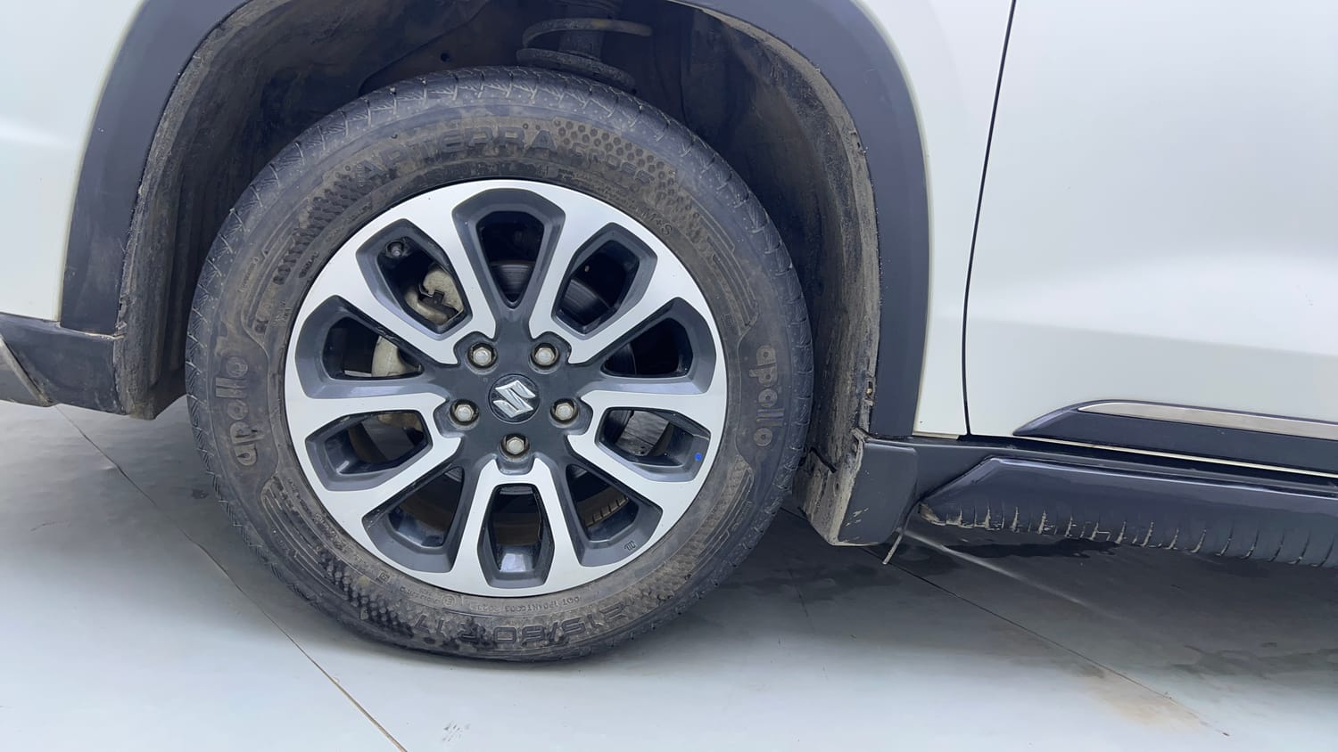 Used 2023 Maruti Suzuki Grand Vitara Delta Smart Hybrid AT Petrol Automatic tyres LEFT FRONT TYRE RIM VIEW