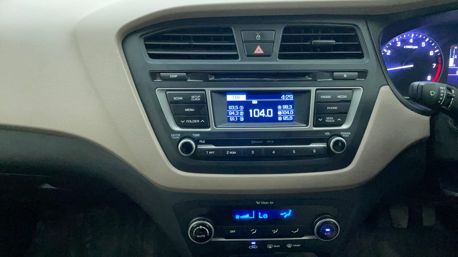 Used 2015 Hyundai Elite i20 Sportz 1.2 Petrol Manual interior MUSIC SYSTEM & AC CONTROL VIEW