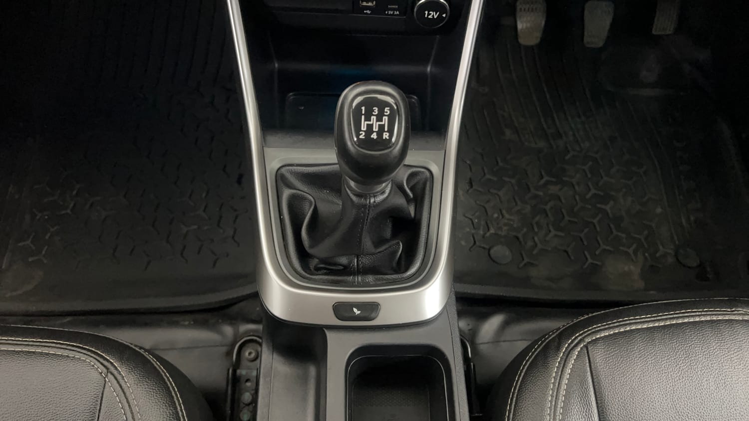 Used 2023 Tata Altroz XZ Diesel Diesel Manual interior GEAR  KNOB VIEW