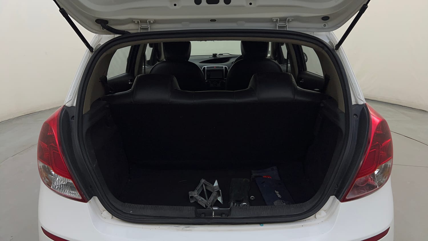 Used 2012 Hyundai i20 Era 1.2 Petrol Manual interior DICKY INSIDE VIEW