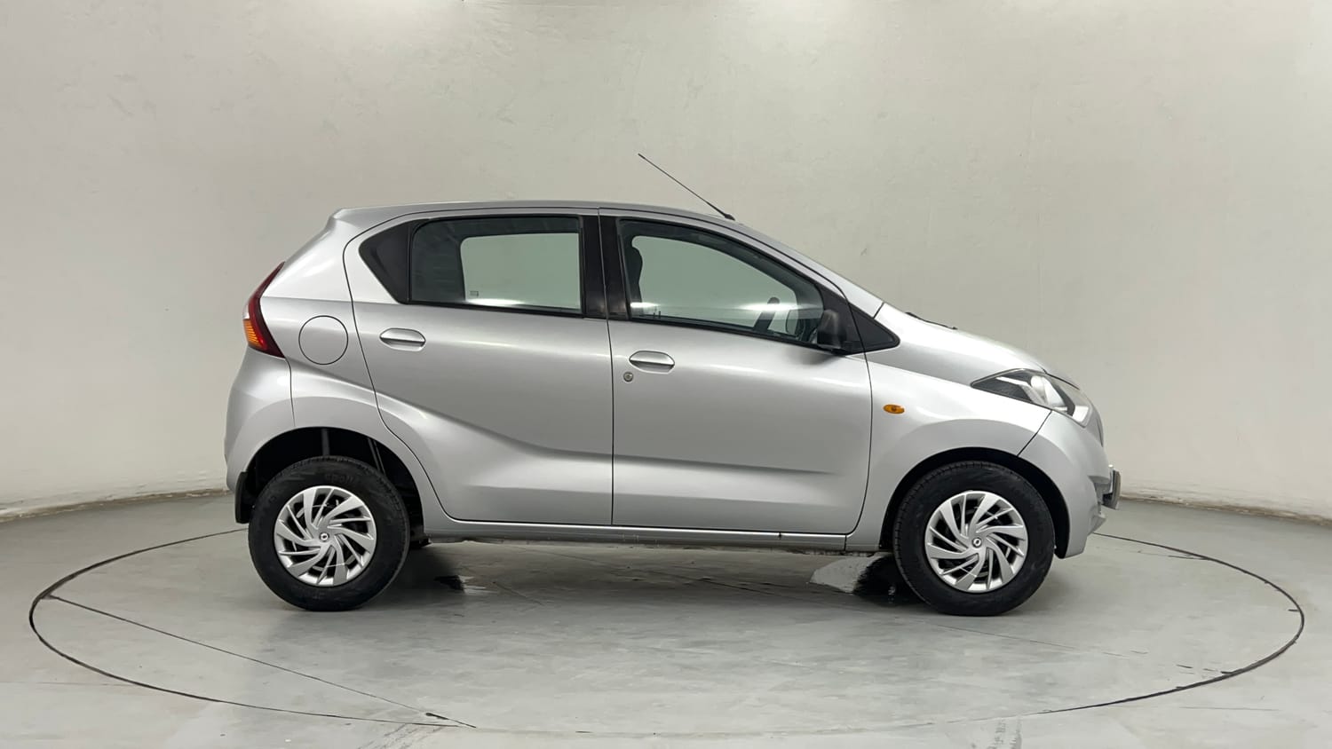 Used 2018 Datsun Redi-GO S Petrol Manual exterior RIGHT SIDE VIEW