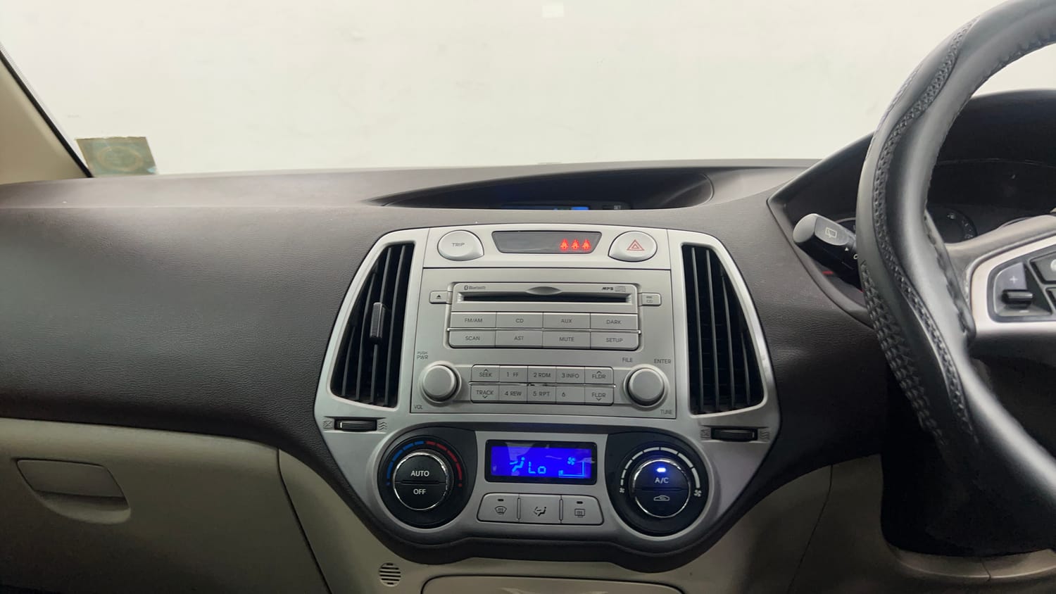 Used 2012 Hyundai i20 Asta 1.2 Petrol Manual interior MUSIC SYSTEM & AC CONTROL VIEW