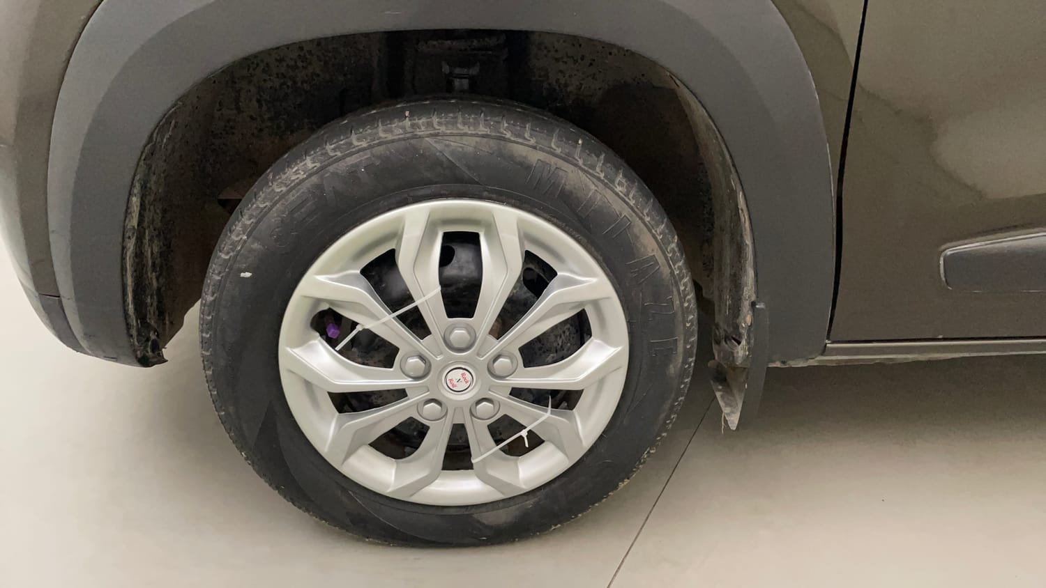 Used 2017 Renault Kwid 1.0 RXT AMT Petrol Automatic tyres LEFT FRONT TYRE RIM VIEW