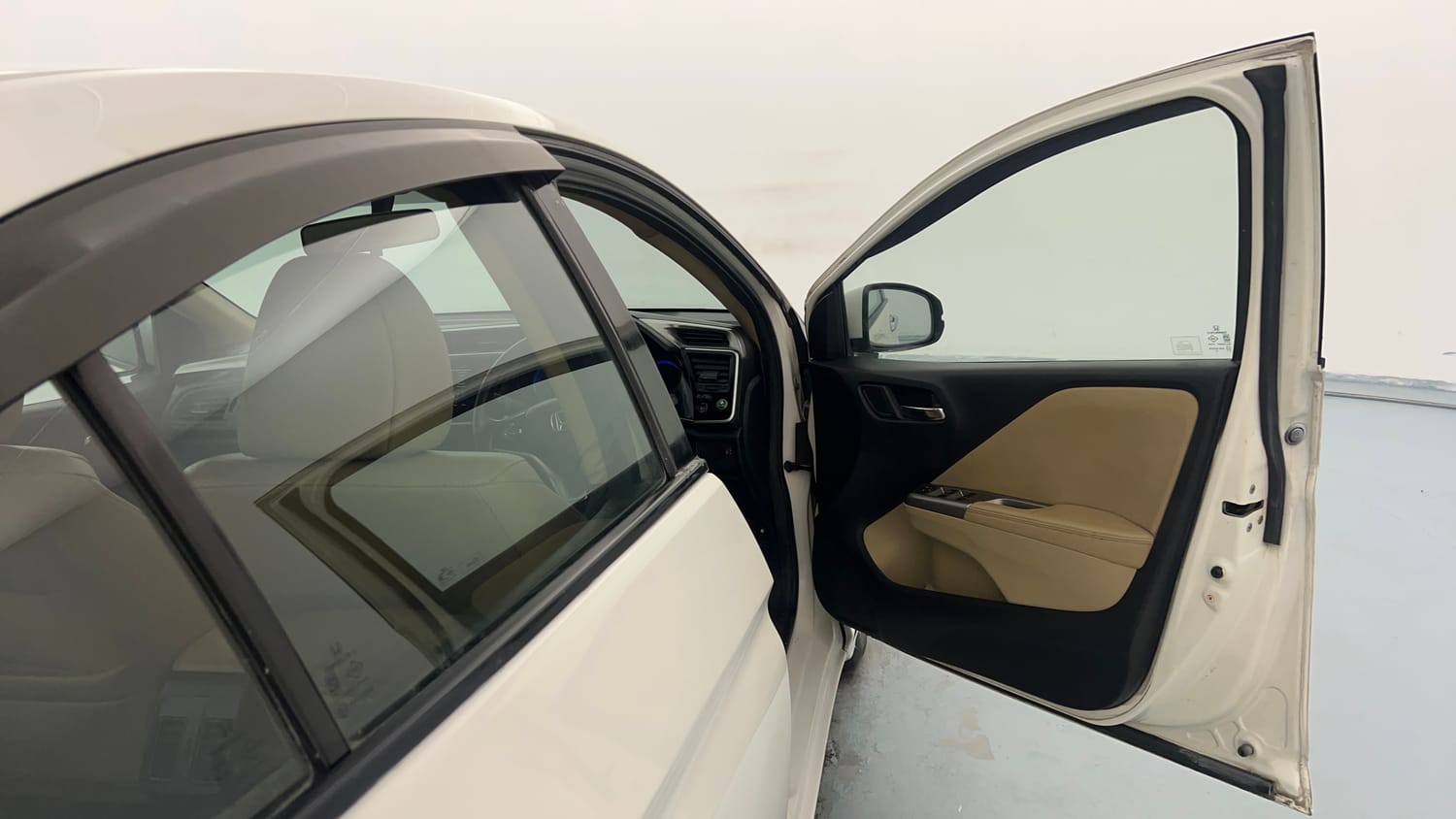 Used 2015 Honda City VX CVT Petrol Automatic interior RIGHT FRONT DOOR OPEN VIEW