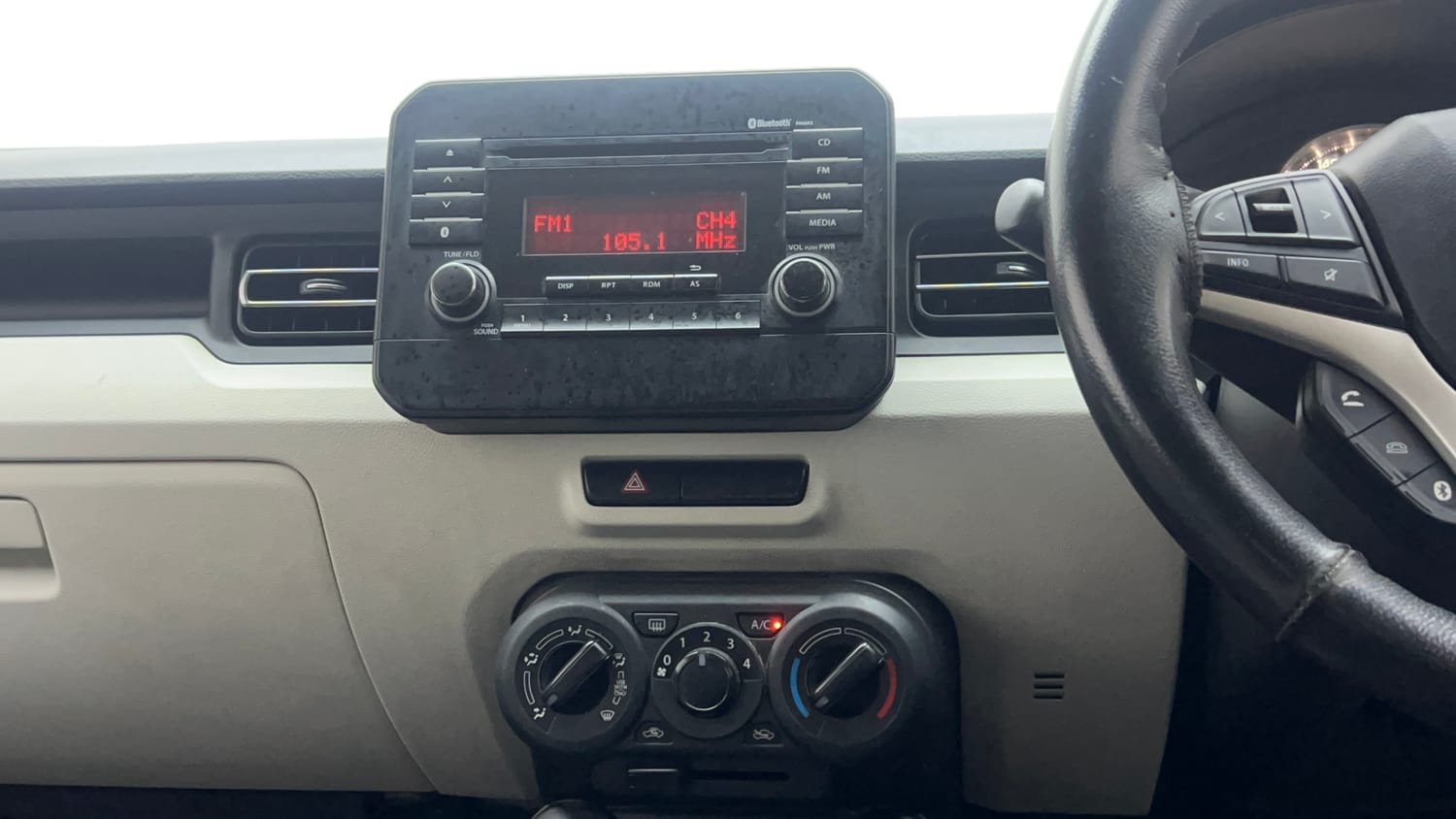Used 2017 Maruti Suzuki Ignis Zeta 1.2 AMT Petrol Automatic interior MUSIC SYSTEM & AC CONTROL VIEW