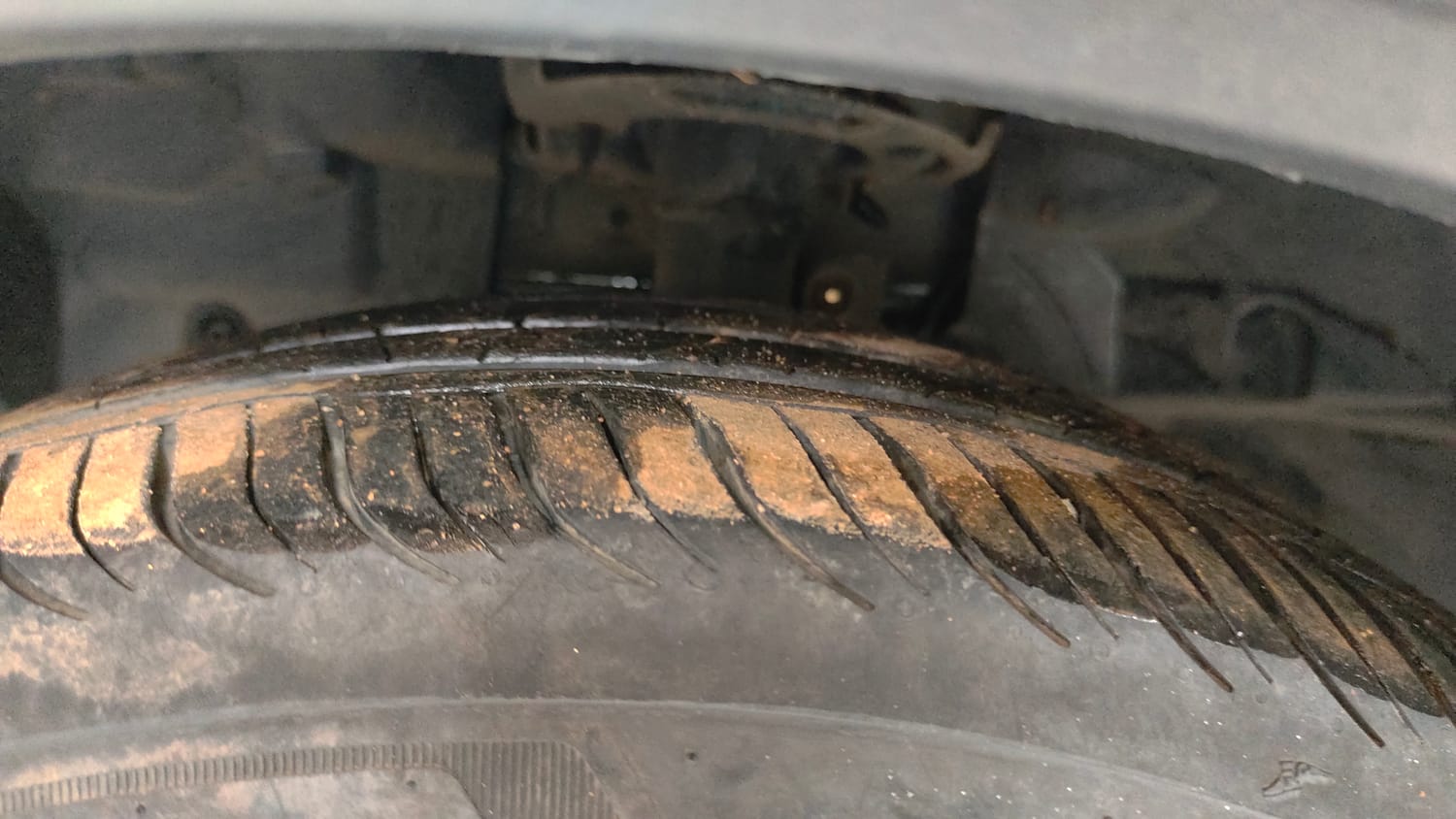 Used 2018 Ford Freestyle Titanium 1.2 Ti-VCT Petrol Manual tyres LEFT FRONT TYRE TREAD VIEW