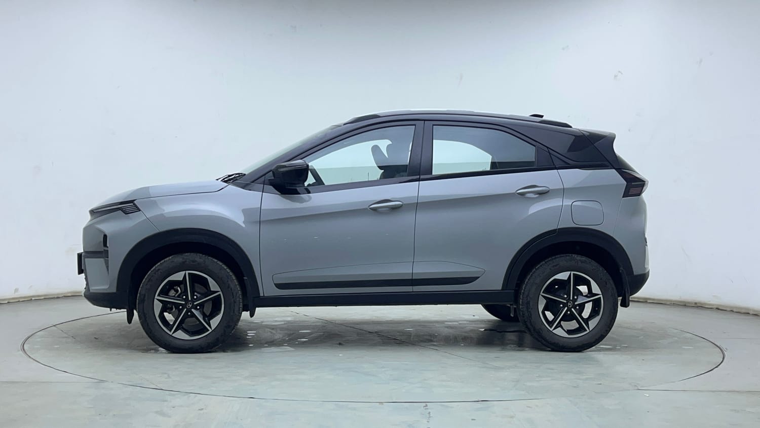 Used 2026 Tata Nexon Creative Plus (PS) 1.5 Diesel 6AMT Dual Tone Diesel Automatic exterior LEFT SIDE VIEW