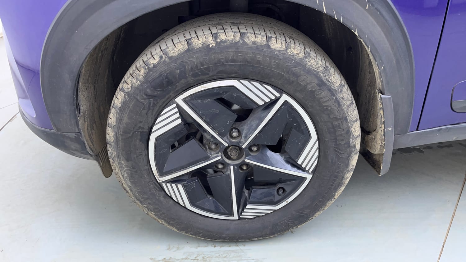 Used 2024 Tata Nexon Fearless Plus S Purple 1.2 Revotron Petrol 7DCA Dual Tone Petrol Automatic tyres LEFT FRONT TYRE RIM VIEW