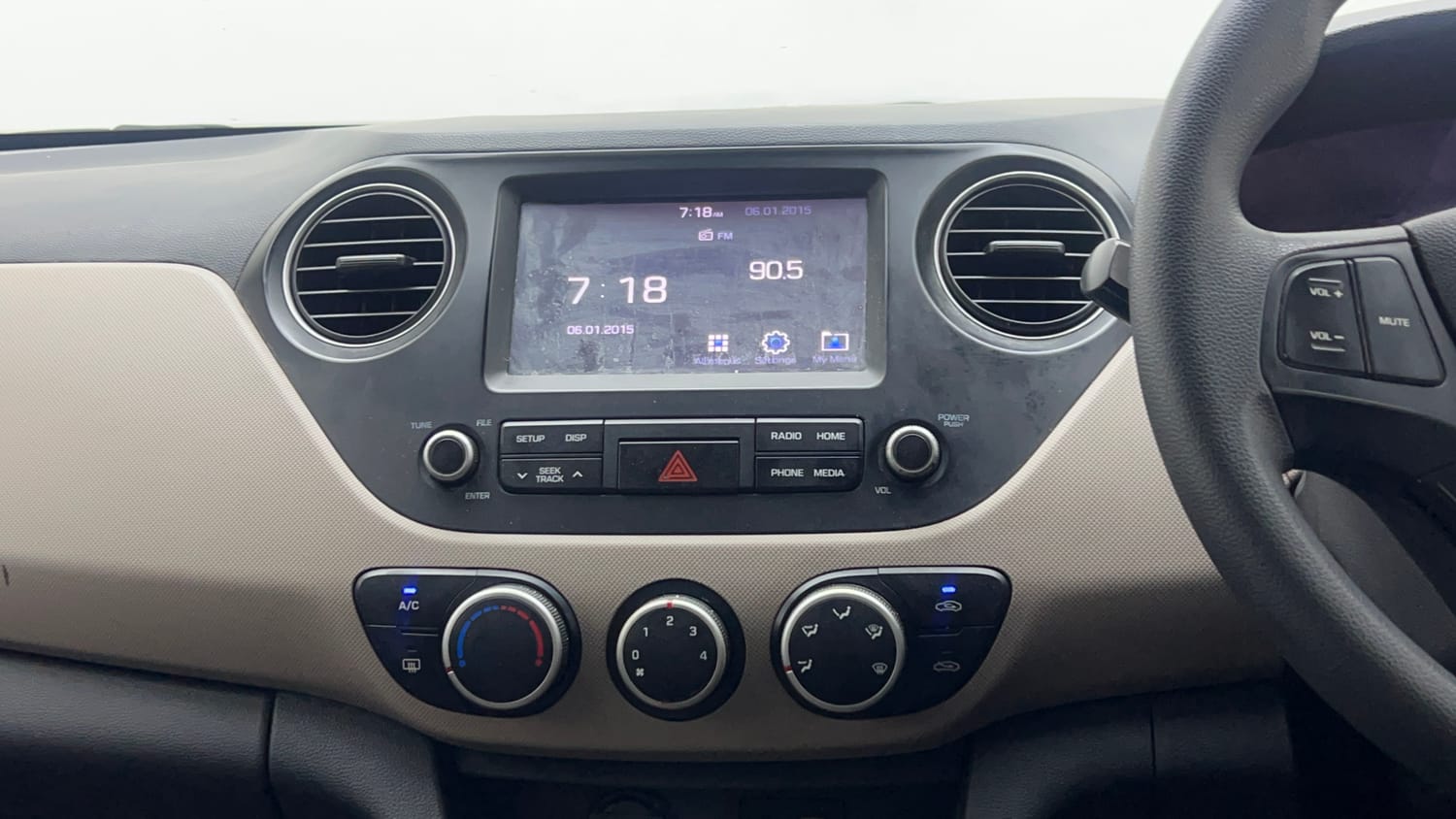 Used 2018 Hyundai Grand i10 Sportz (O) 1.2 Kappa VTVT Petrol Manual interior MUSIC SYSTEM & AC CONTROL VIEW