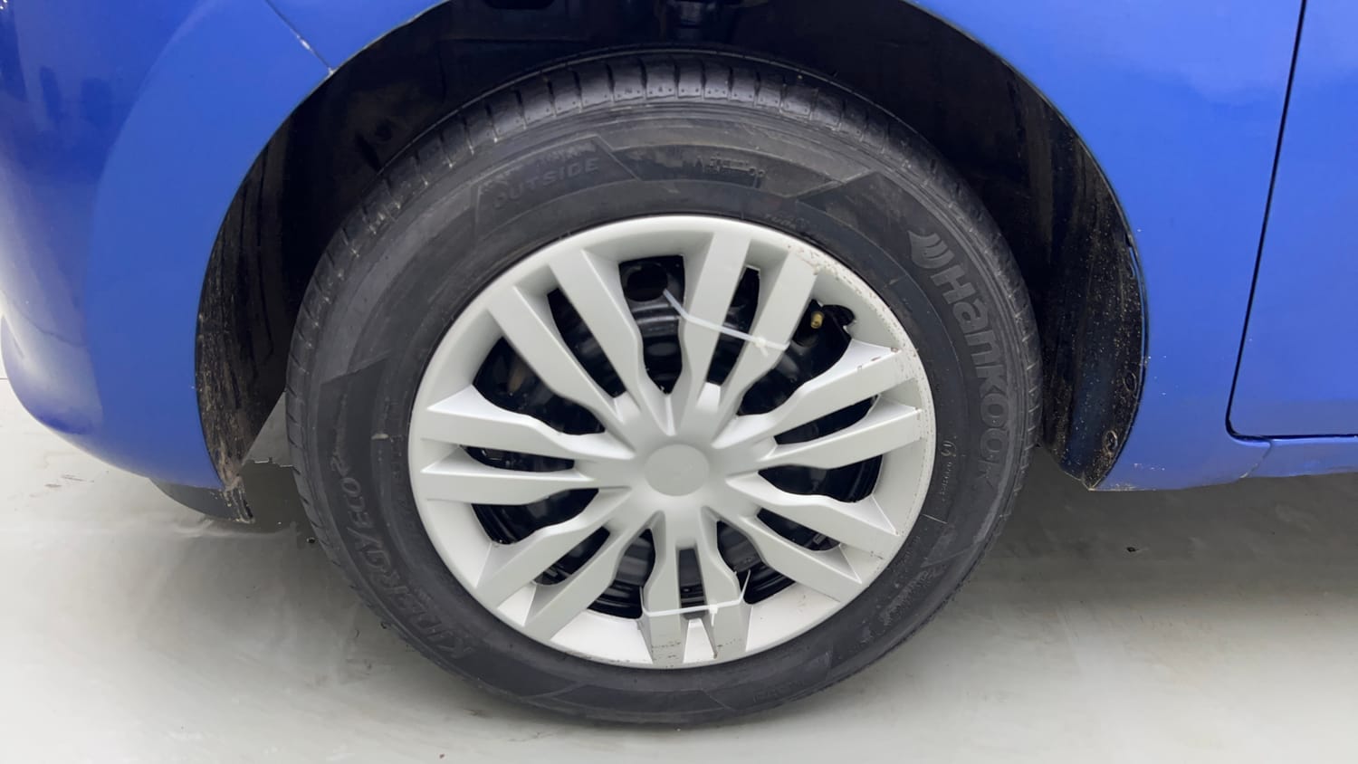 Used 2020 Hyundai Santro Sportz AMT Petrol Automatic tyres LEFT FRONT TYRE RIM VIEW