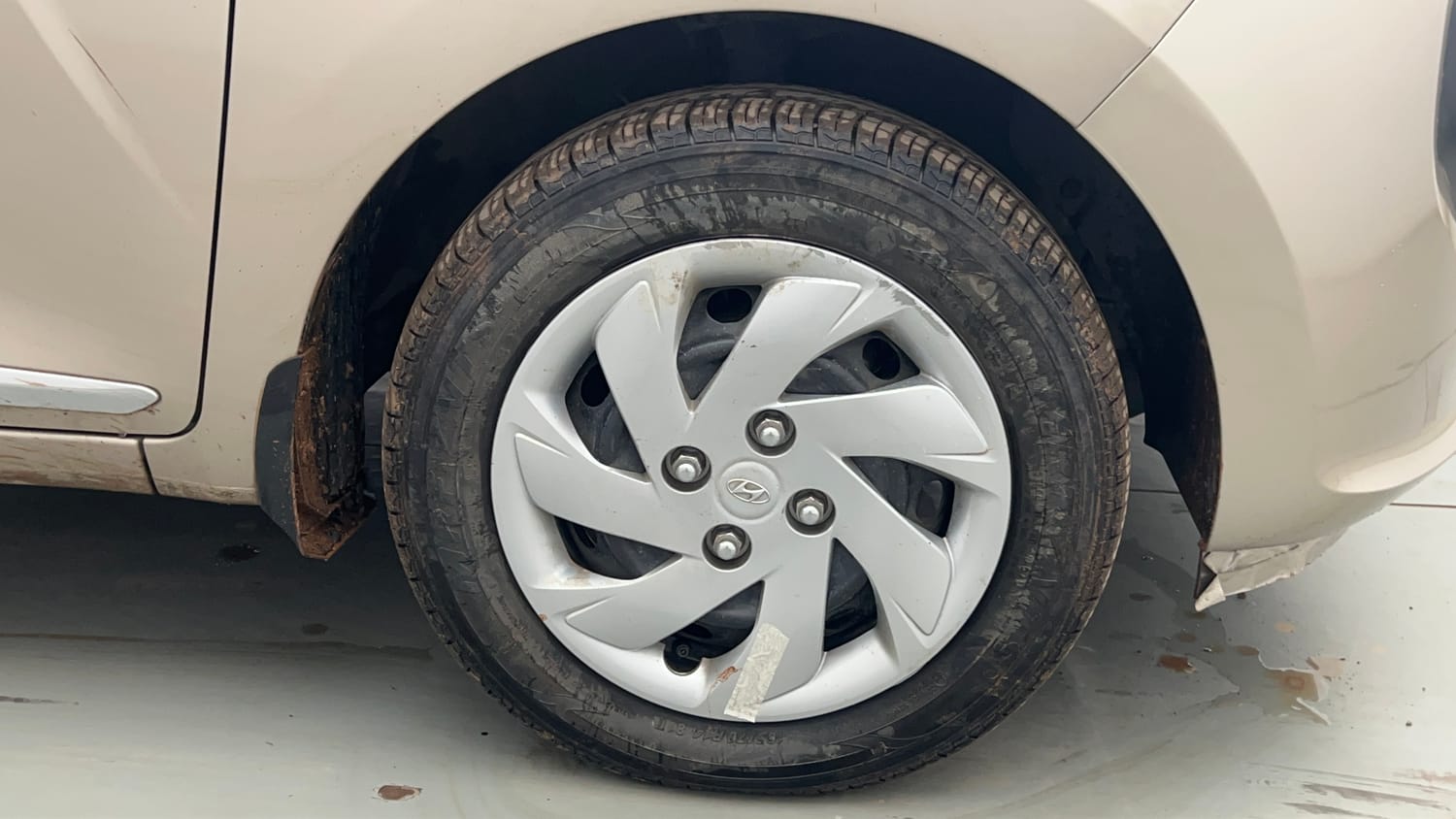 Used 2022 Hyundai Santro Sportz Petrol Manual tyres RIGHT FRONT TYRE RIM VIEW