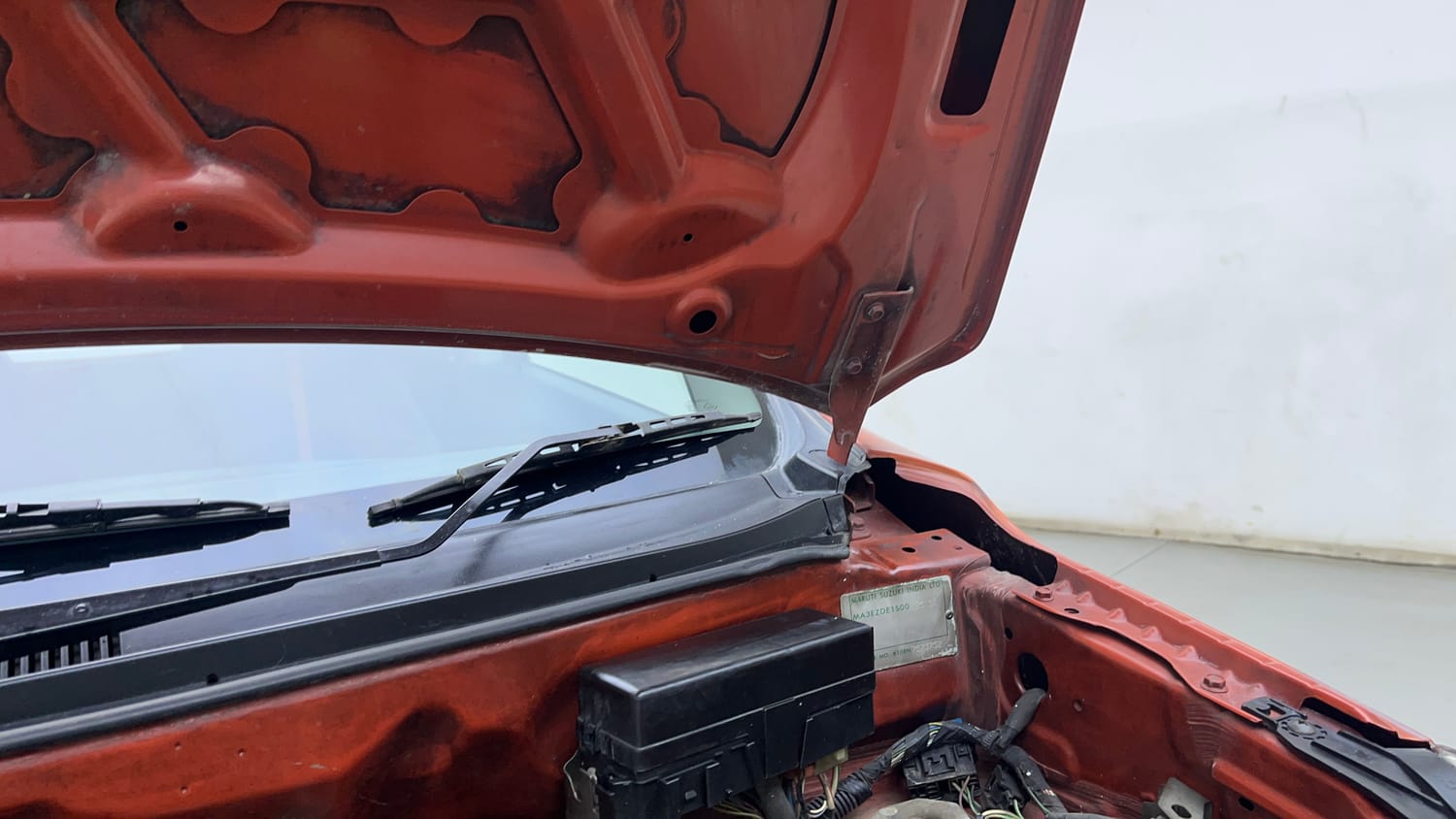 Used 2015 Maruti Suzuki Alto K10 VXi Petrol Manual engine ENGINE LEFT SIDE HINGE & APRON VIEW