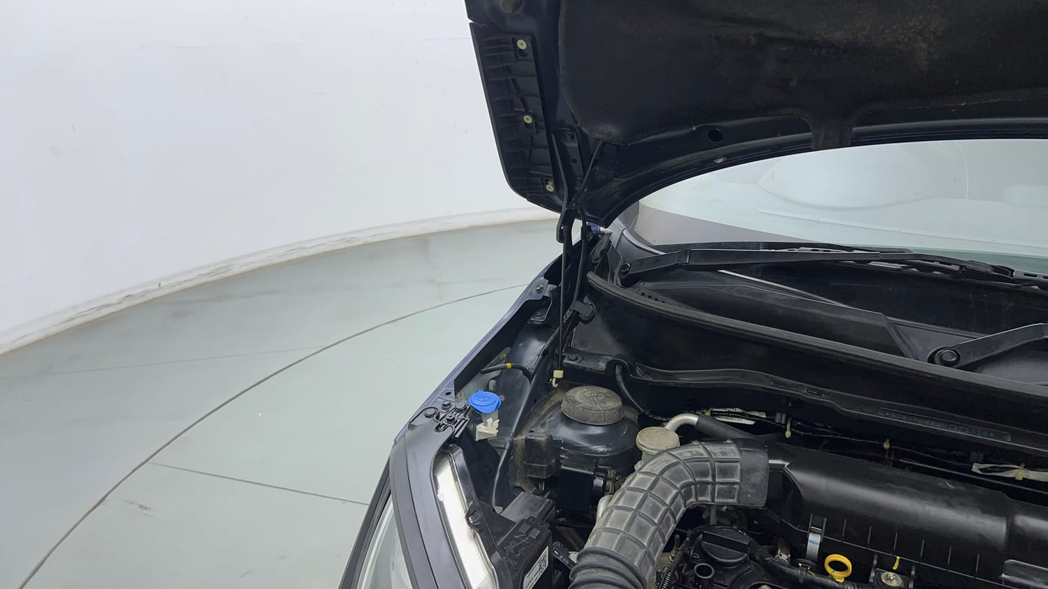 Used 2022 Maruti Suzuki Ignis Sigma 1.2 MT Petrol Manual engine ENGINE RIGHT SIDE HINGE & APRON VIEW