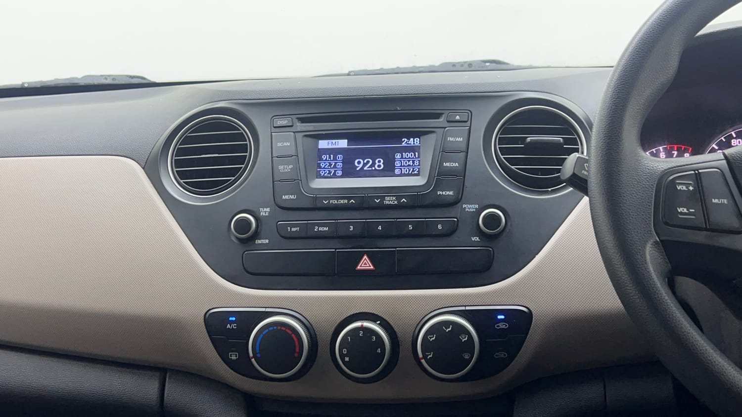 Used 2016 Hyundai Grand i10 Sportz 1.2 Kappa VTVT Petrol Manual top_features Integrated (in-dash) music system