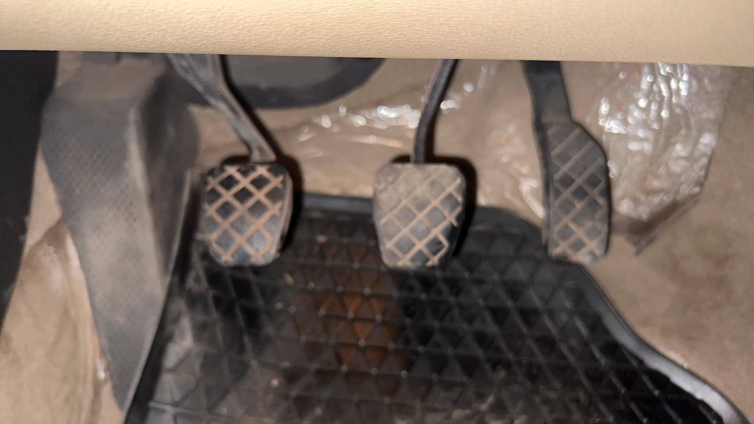 Used 2016 Volkswagen Polo Highline1.2L (P) Petrol Manual interior PEDALS VIEW