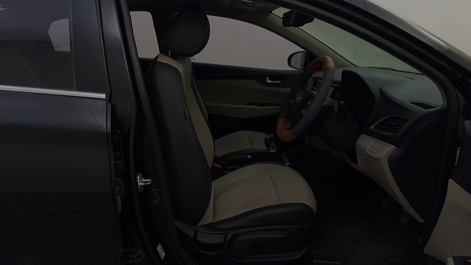 Used 2018 Hyundai Verna SX (O)1.6 VTVT Petrol Manual interior RIGHT SIDE FRONT DOOR CABIN VIEW