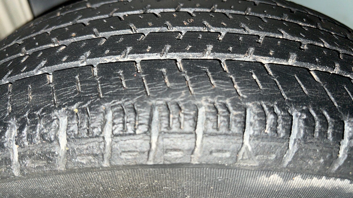 Used 2017 maruti-suzuki Alto K10 VXi (O) AMT Petrol Automatic tyres LEFT REAR TYRE TREAD VIEW