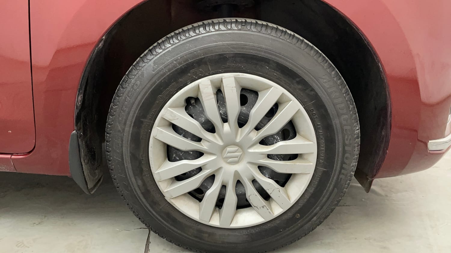 Used 2017 Maruti Suzuki Dzire VXi Petrol Manual tyres RIGHT FRONT TYRE RIM VIEW