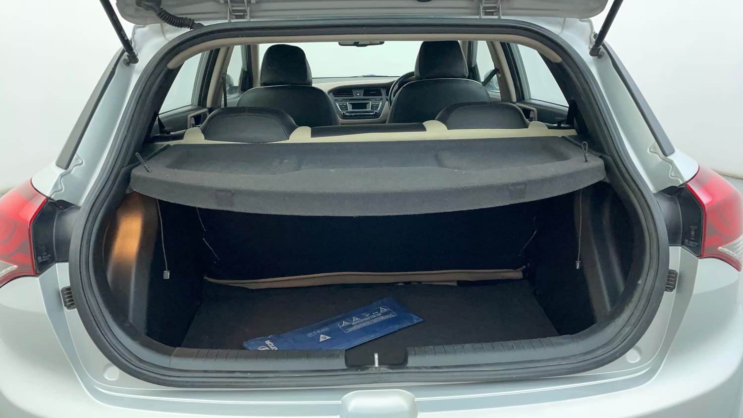 Used 2015 Hyundai Elite i20 Sportz 1.2 Petrol Manual interior DICKY INSIDE VIEW