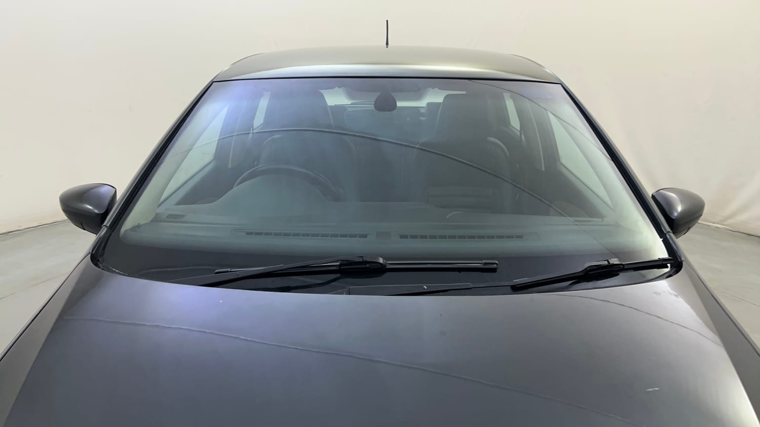 Used 2016 Volkswagen Polo Highline1.2L (P) Petrol Manual exterior FRONT WINDSHIELD VIEW