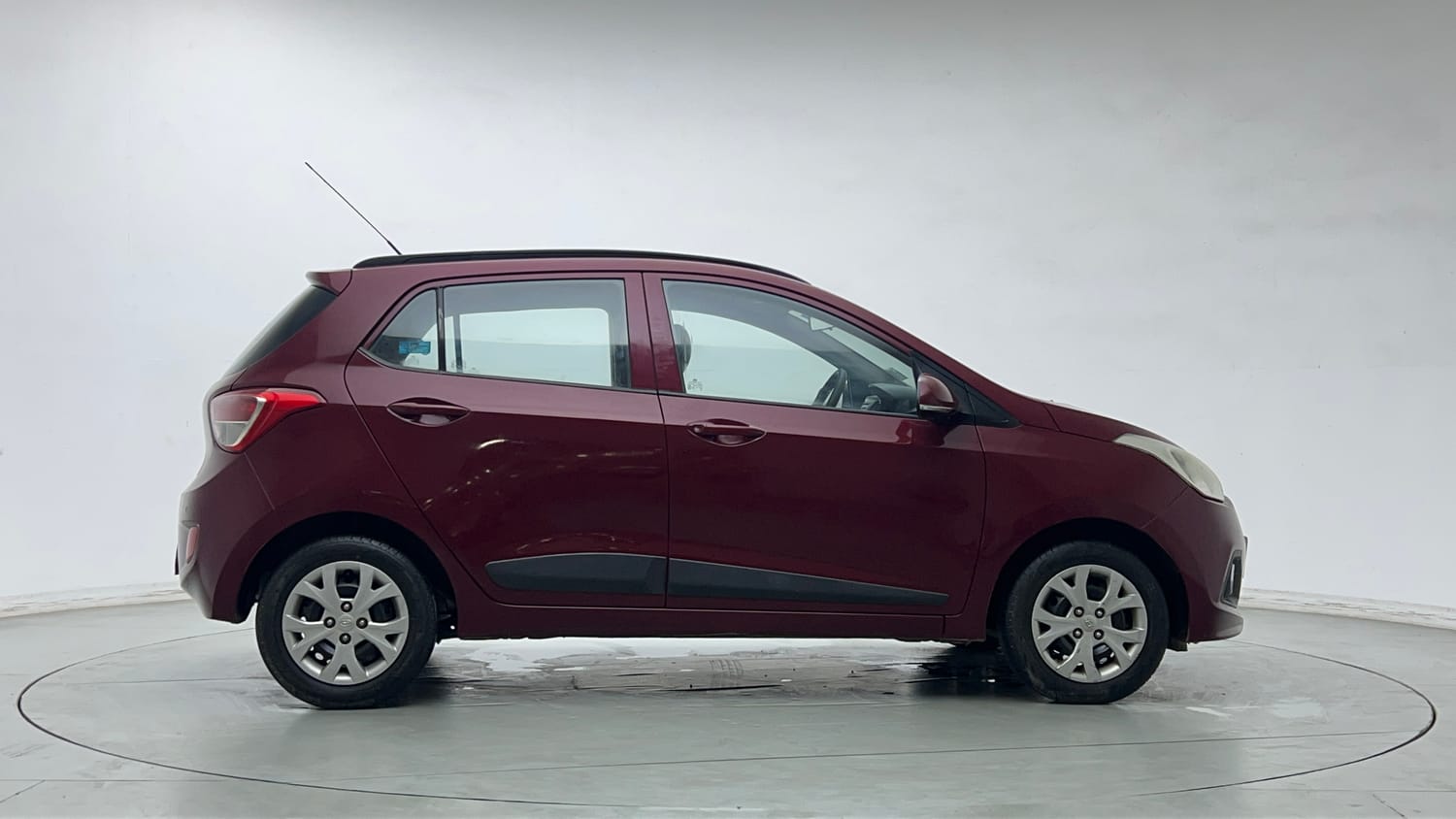Used 2015 Hyundai Grand i10 Sportz 1.2 Kappa VTVT Petrol Manual exterior RIGHT SIDE VIEW