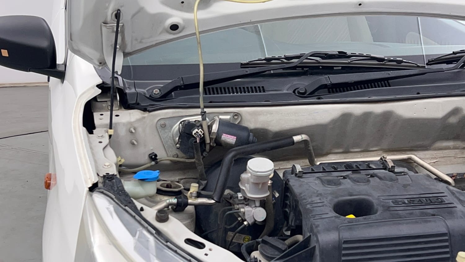 Used 2016 Maruti Suzuki Alto K10 VXi Petrol Manual engine ENGINE RIGHT SIDE HINGE & APRON VIEW