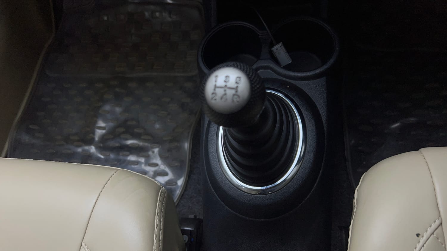 Used 2015 Honda Amaze 1.2 S i-VTEC Petrol Manual interior GEAR  KNOB VIEW