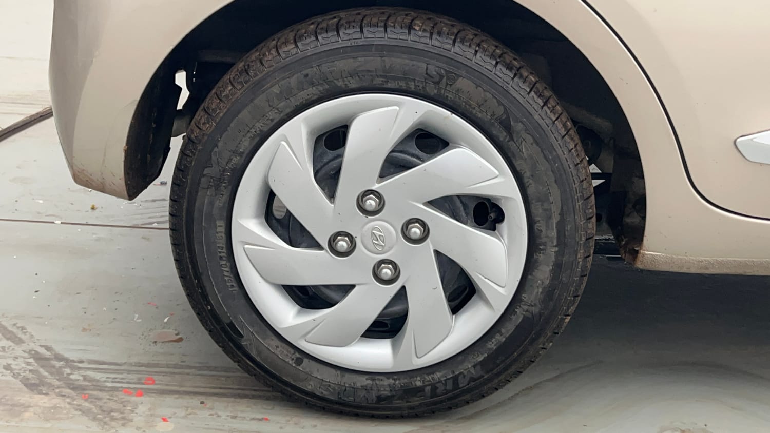 Used 2022 Hyundai Santro Sportz Petrol Manual tyres RIGHT REAR TYRE RIM VIEW