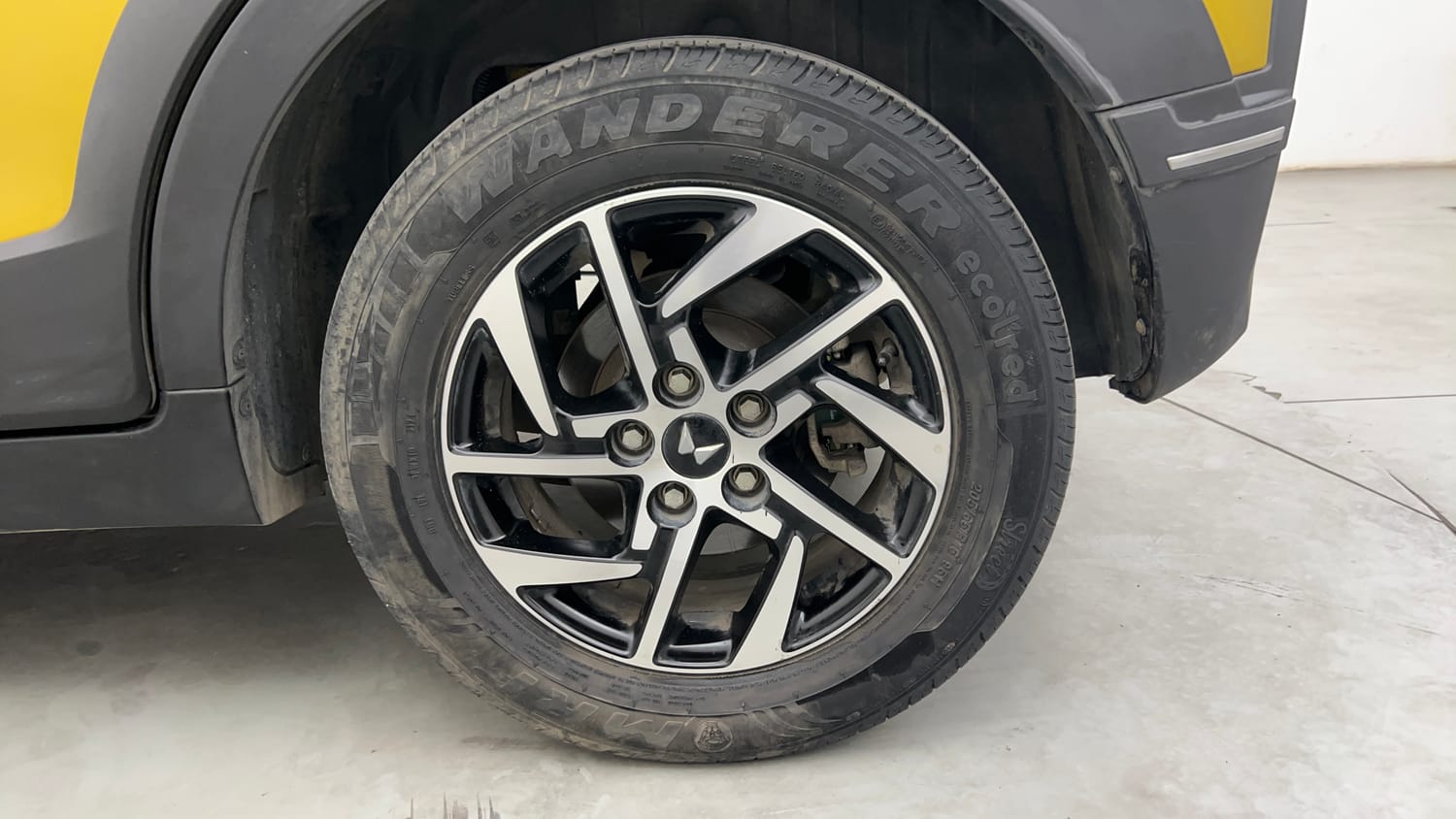 Used 2024 Mahindra XUV 3XO AX5 1.5 Diesel Autoshift Plus Diesel Automatic tyres LEFT REAR TYRE RIM VIEW