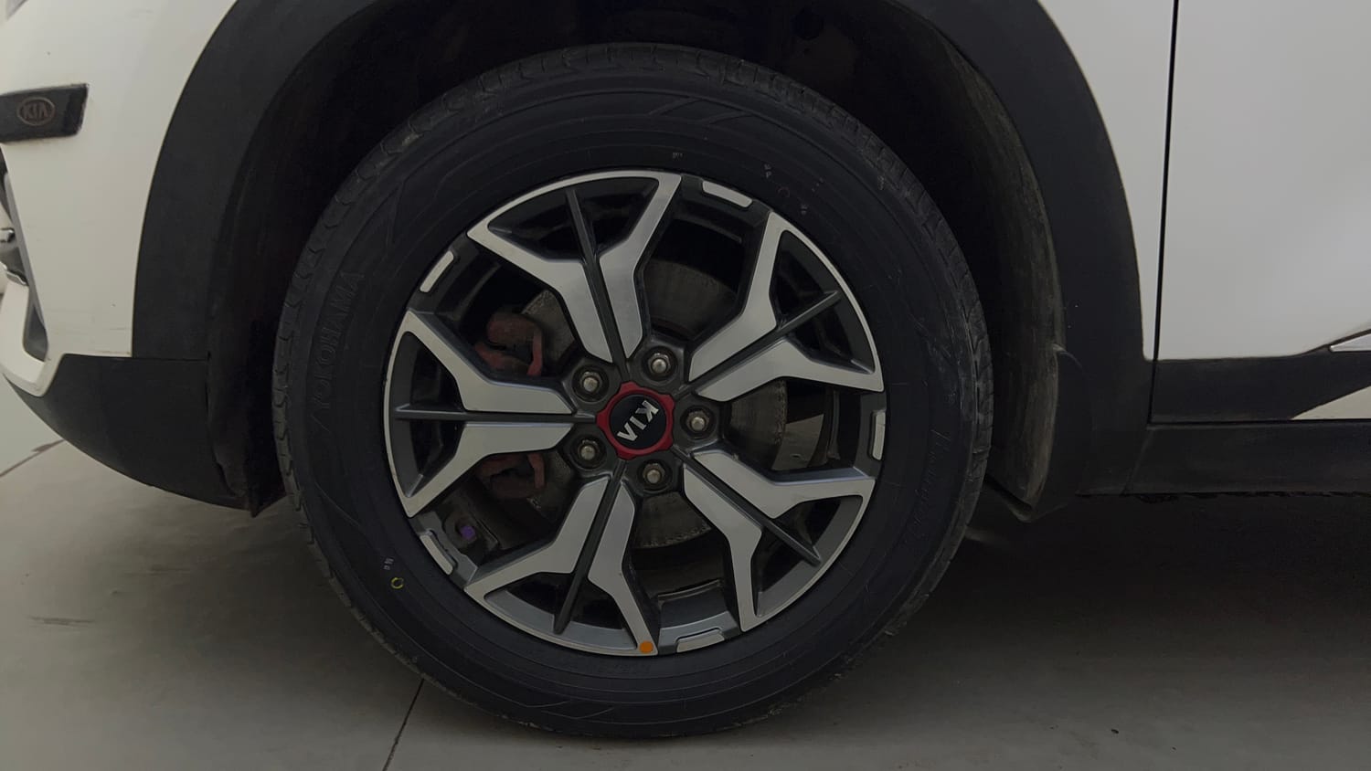 Used 2020 kia Seltos GTX Plus DCT 1.4 Petrol Automatic tyres LEFT FRONT TYRE RIM VIEW