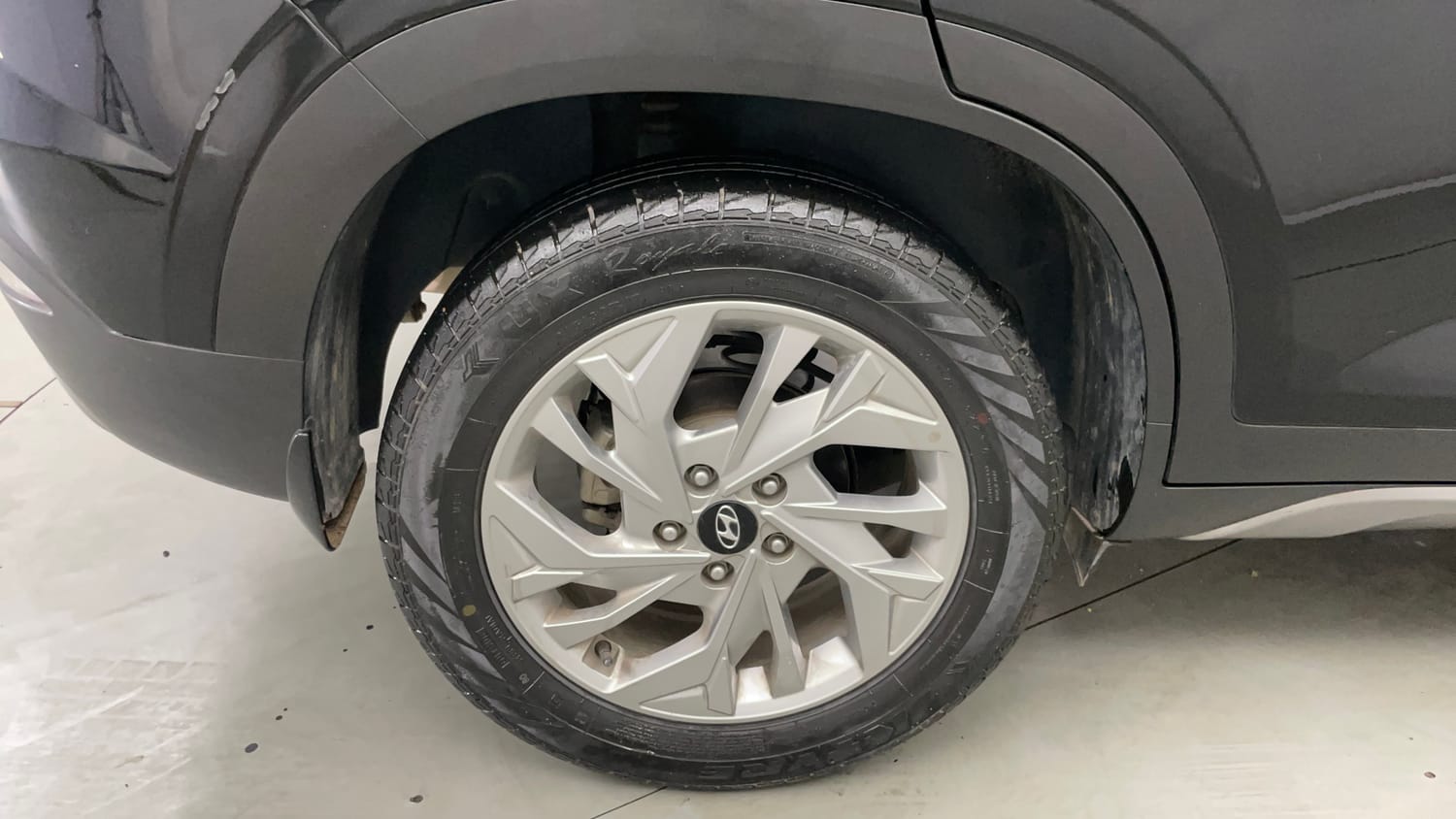 Used 2023 Hyundai Creta SX 1.5 Petrol Petrol Manual tyres RIGHT REAR TYRE RIM VIEW
