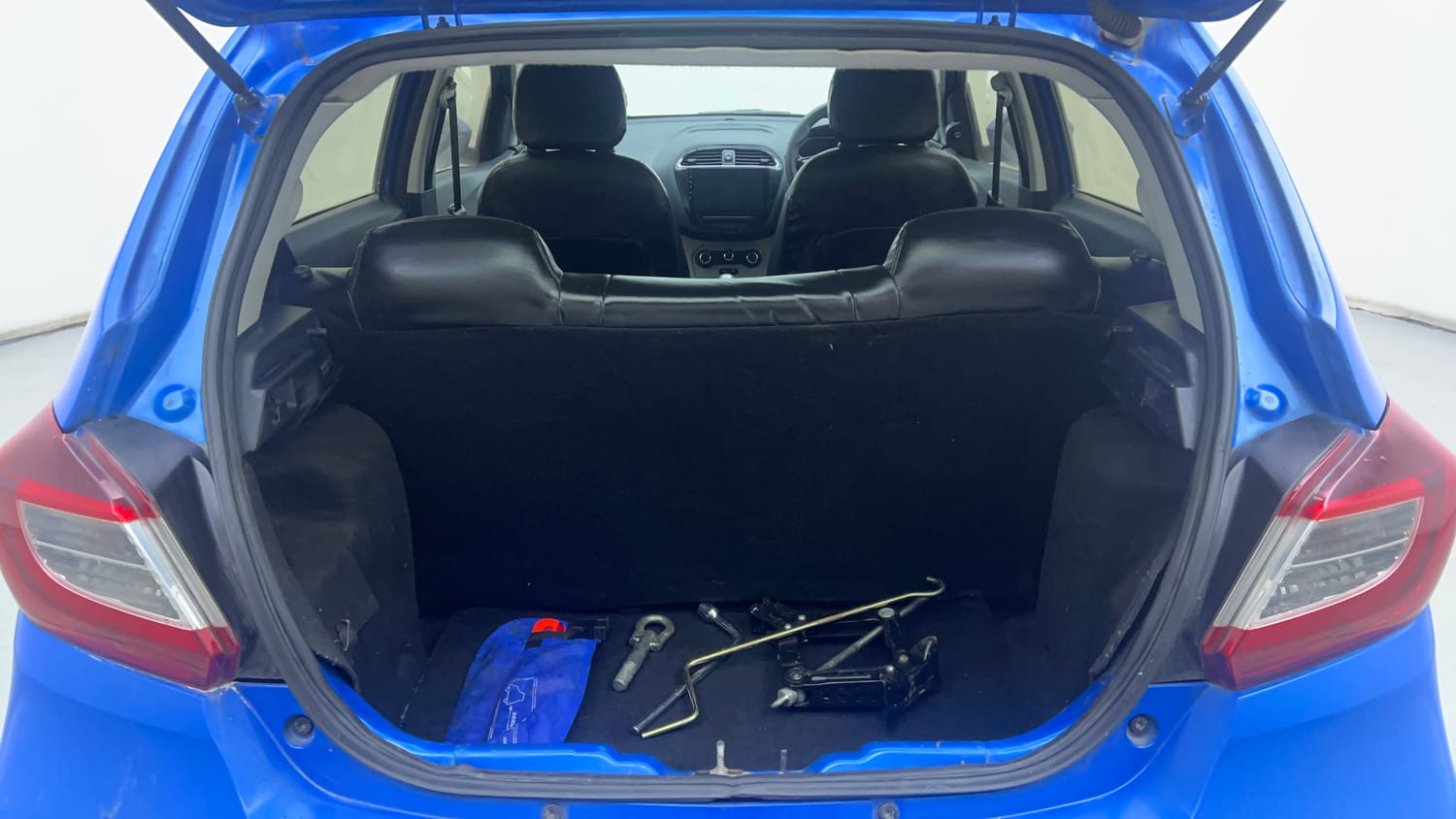 Used 2020 Tata Tiago XT Petrol Manual interior DICKY INSIDE VIEW
