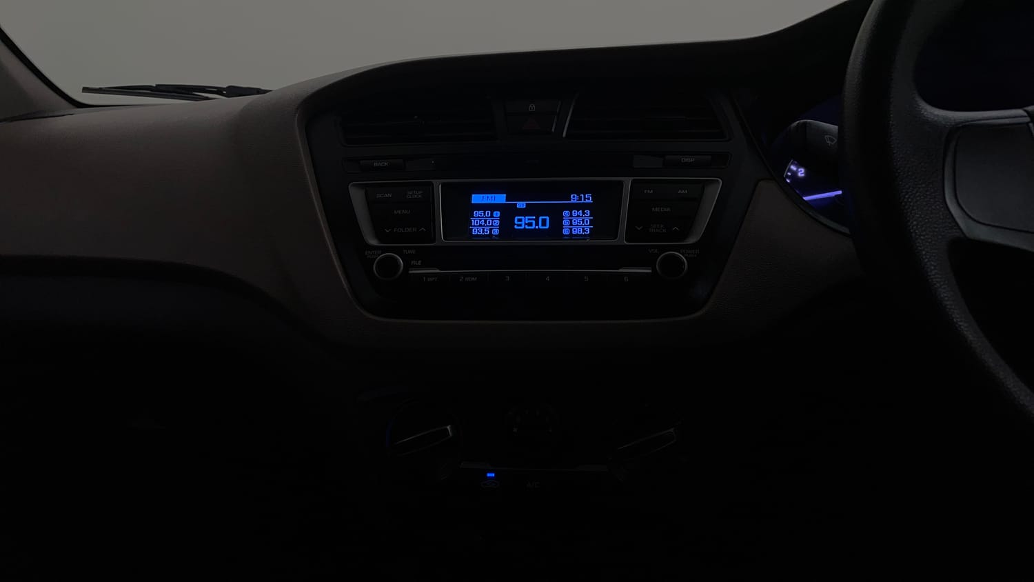 Used 2017 Hyundai Elite i20 Magna 1.2 Petrol Manual interior MUSIC SYSTEM & AC CONTROL VIEW
