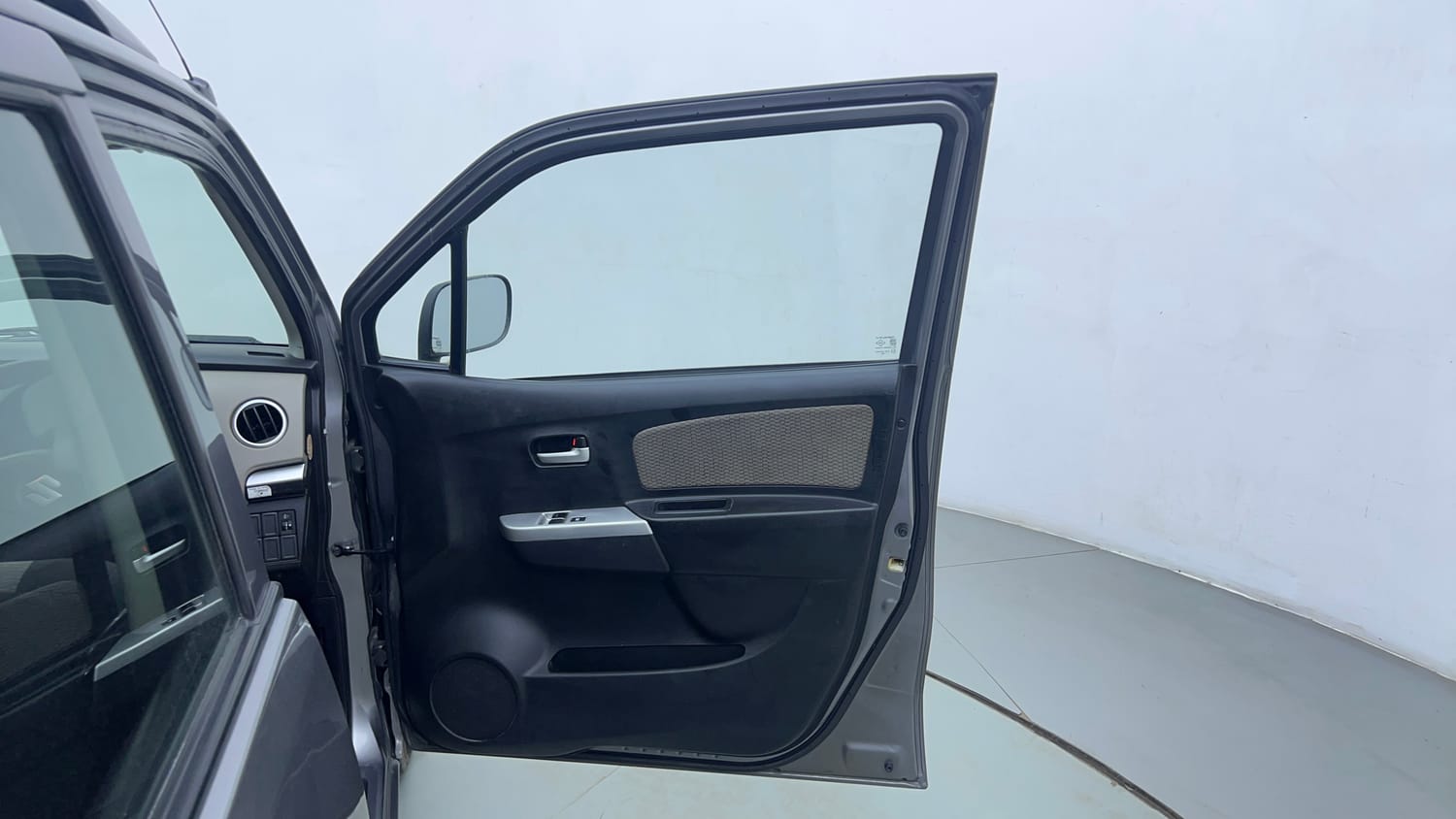 Used 2014 Maruti Suzuki Wagon R LXI Petrol Manual interior RIGHT FRONT DOOR OPEN VIEW