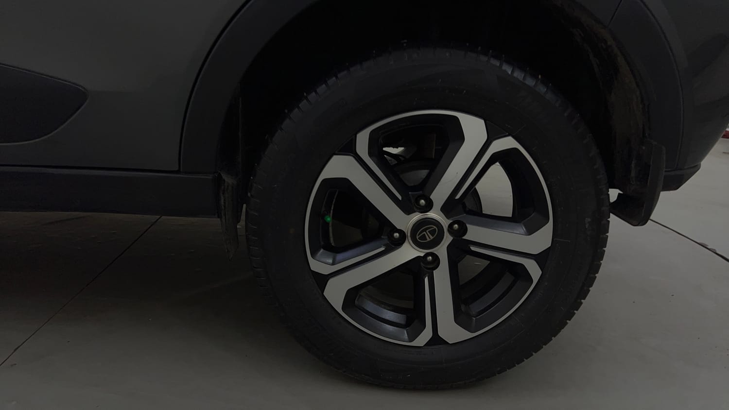 Used 2023 Tata Nexon XZ Plus Petrol Manual tyres LEFT REAR TYRE RIM VIEW